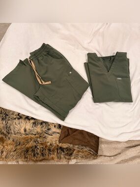 Figs Moss Scrub Set